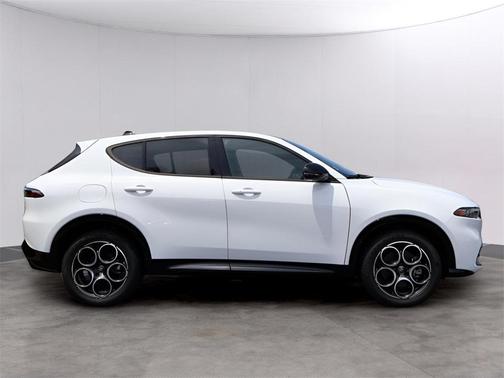 2025 Alfa Romeo Tonale Base