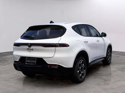 2025 Alfa Romeo Tonale Base