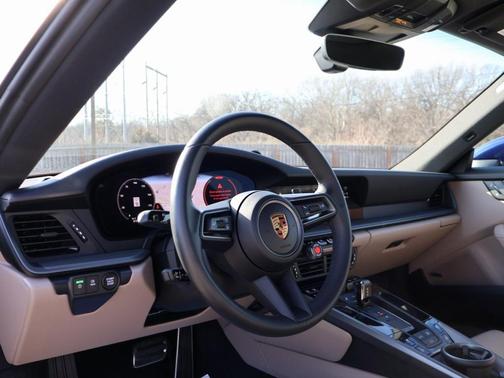 2025 Porsche 911 Carrera