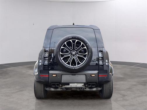 2025 Land Rover Defender V8