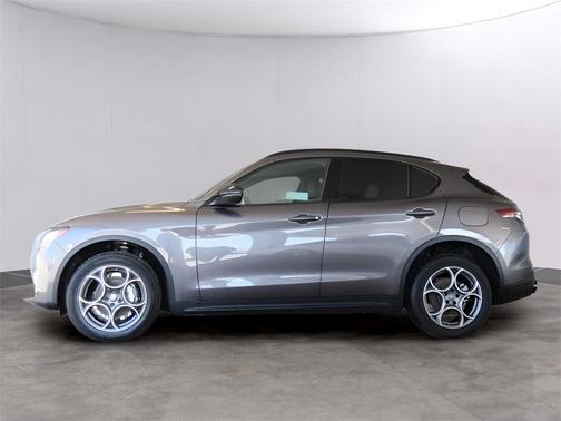 2025 Alfa Romeo Stelvio Base