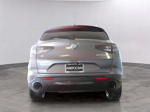 2025 Alfa Romeo Stelvio Base