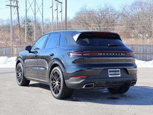 2025 Porsche Cayenne Base