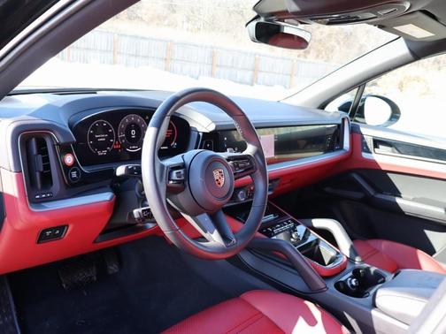 2025 Porsche Cayenne Base