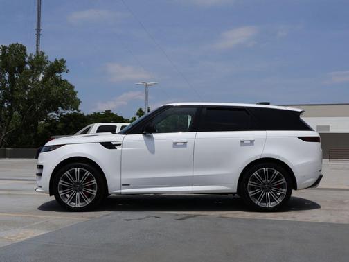 Ostuni Pearl White 2025 Land Rover Range Rover Sport P530 Autobiography