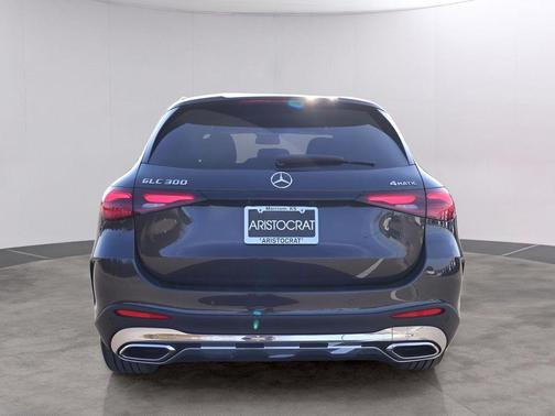 Graphite Gray Metallic 2026 Mercedes-Benz GLC 300 Base 4MATIC