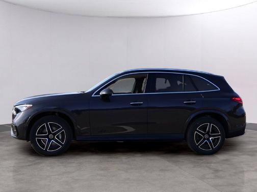 Graphite Gray Metallic 2026 Mercedes-Benz GLC 300 Base 4MATIC
