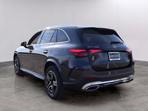 Graphite Gray Metallic 2026 Mercedes-Benz GLC 300 Base 4MATIC