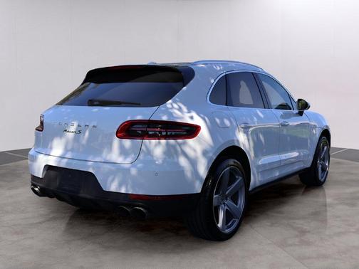 White 2015 Porsche Macan S