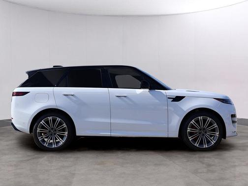 Fuji White 2025 Land Rover Range Rover Sport P400 Dynamic SE