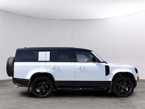 2025 Land Rover Defender P500 V8