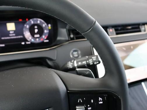 Seoul Pearl Silver 2026 Land Rover Range Rover Evoque Dynamic SE