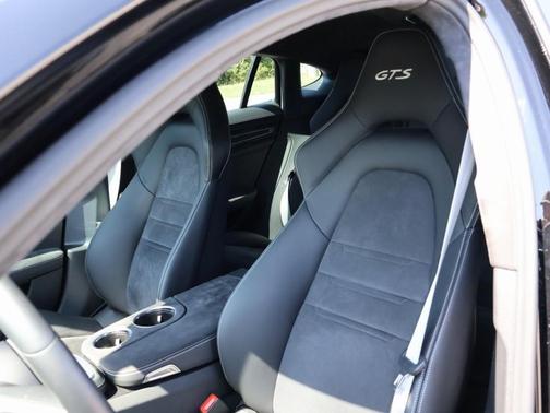 2023 Porsche Panamera GTS