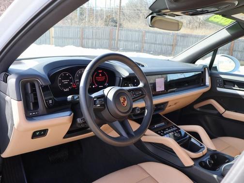 2025 Porsche Cayenne Base