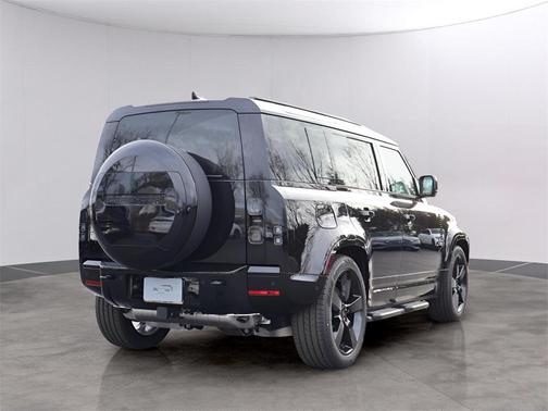 2026 Land Rover Defender 110 X-Dynamic SE