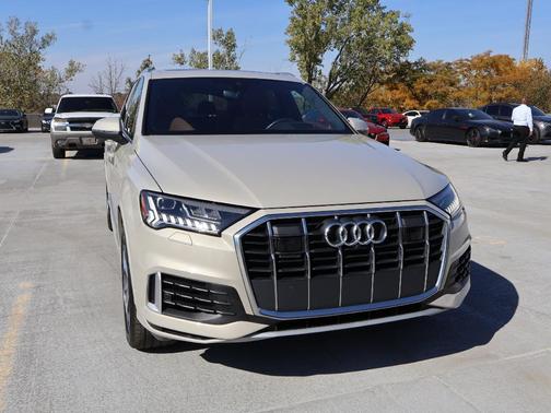 Vicuna Beige Metallic 2023 Audi Q7 55 Prestige
