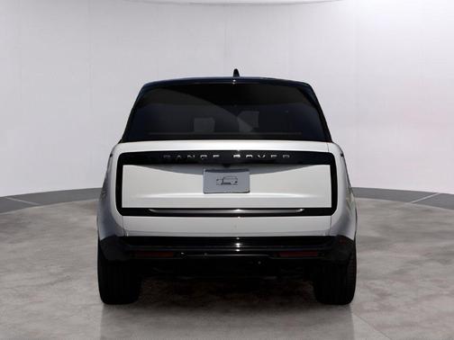 Ostuni Pearl White 2026 Land Rover Range Rover P530 SE
