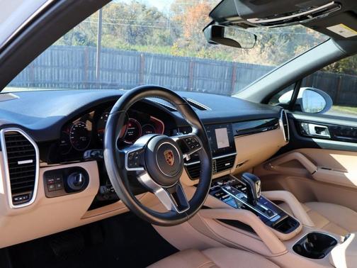 2023 Porsche Cayenne 