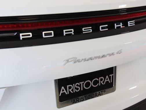 2024 Porsche Panamera 4