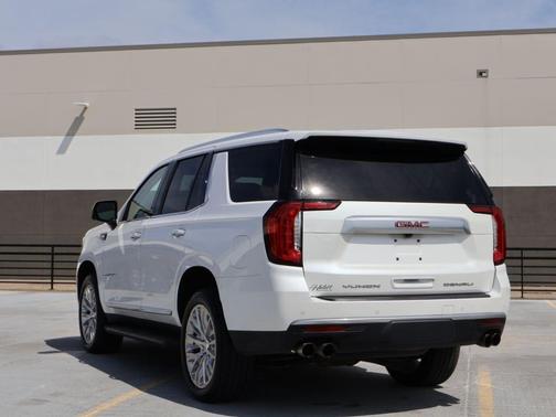 White Frost Tri-Coat 2023 GMC Yukon Denali