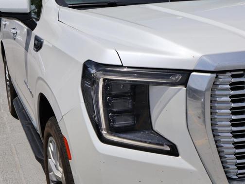 White Frost Tri-Coat 2023 GMC Yukon Denali