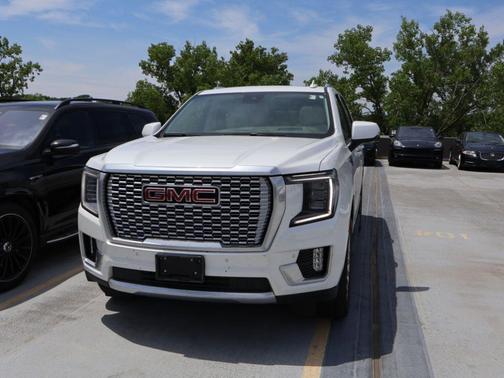 White Frost Tri-Coat 2023 GMC Yukon Denali