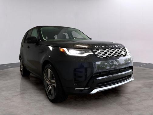 Santorini Black 2025 Land Rover Discovery P360 Metropolitan Edition