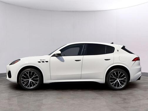 Bianco 2026 Maserati Grecale Modena
