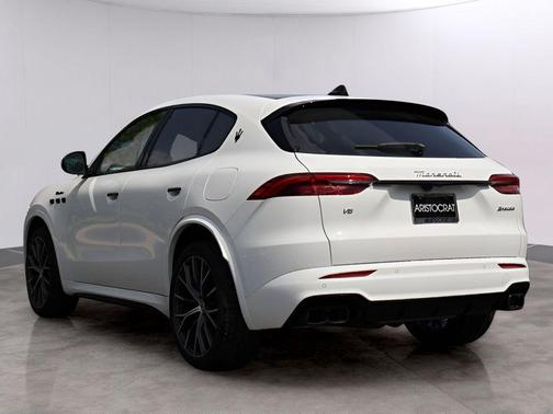 Bianco 2026 Maserati Grecale Modena