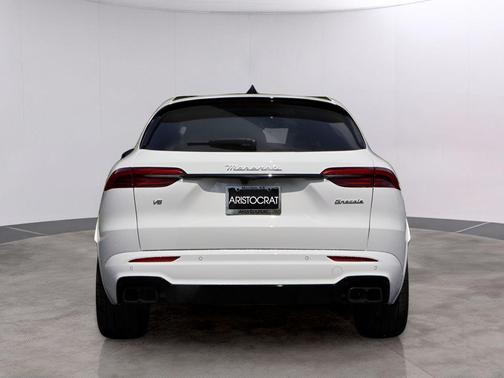 Bianco 2026 Maserati Grecale Modena