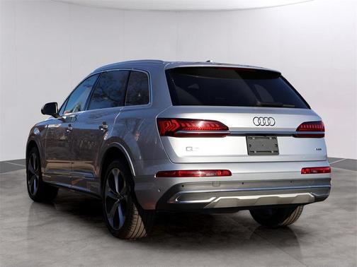 2022 Audi Q7 55 Premium Plus