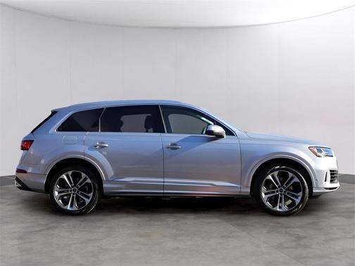 2022 Audi Q7 55 Premium Plus