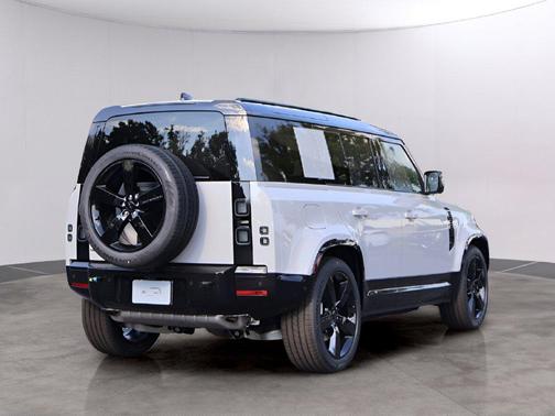 Borasco Grey 2026 Land Rover Defender P400 X-Dynamic SE