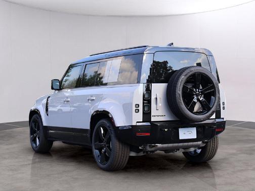 Borasco Grey 2026 Land Rover Defender P400 X-Dynamic SE