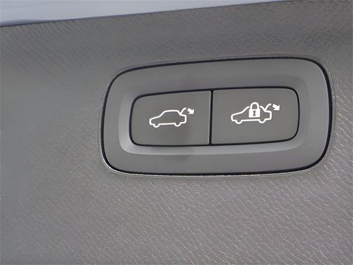 2023 Volvo XC90 Recharge Plug-In Hybrid T8 Plus 6 Passenger
