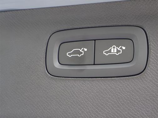 2023 Volvo XC90 Recharge Plug-In Hybrid T8 Plus 6 Passenger