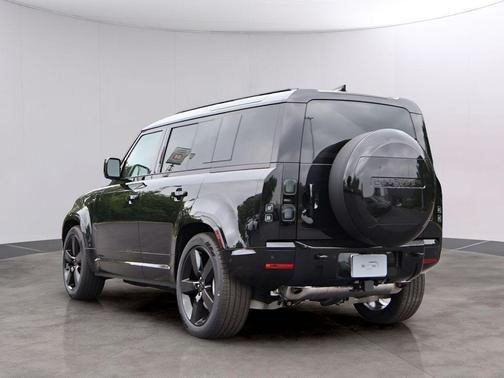 Santorini Black 2026 Land Rover Defender P400 X-Dynamic SE