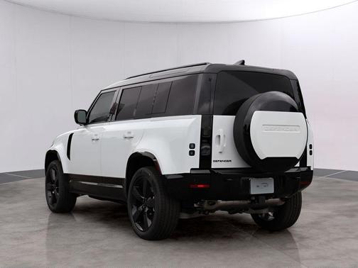 Fuji White 2026 Land Rover Defender P400 X-Dynamic SE