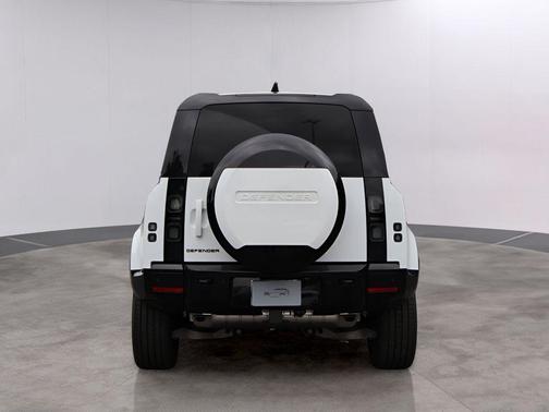 Fuji White 2026 Land Rover Defender P400 X-Dynamic SE