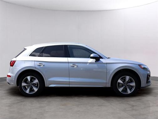 2023 Audi Q5 40 Premium Plus