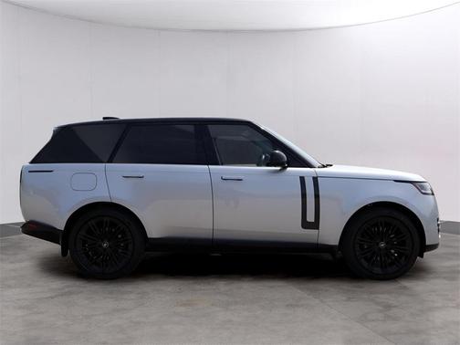 2025 Land Rover Range Rover P530 SE