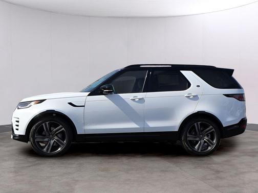 Fuji White 2026 Land Rover Discovery Dynamic SE