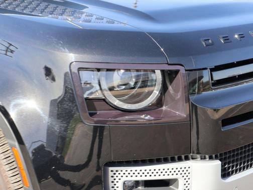 2023 Land Rover Defender 110 SE