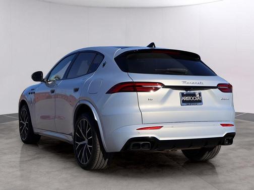 Bianco 2026 Maserati Grecale Modena