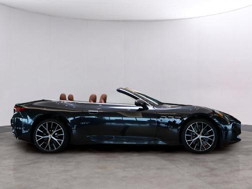 Nero 2026 Maserati GranCabrio BASE