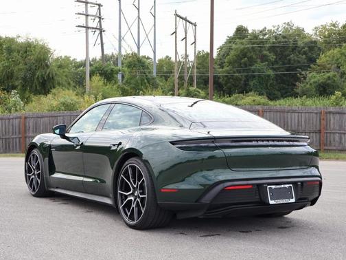 2025 Porsche Taycan 