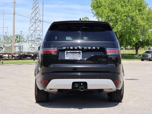 Santorini Black 2025 Land Rover Discovery P360 Metropolitan Edition