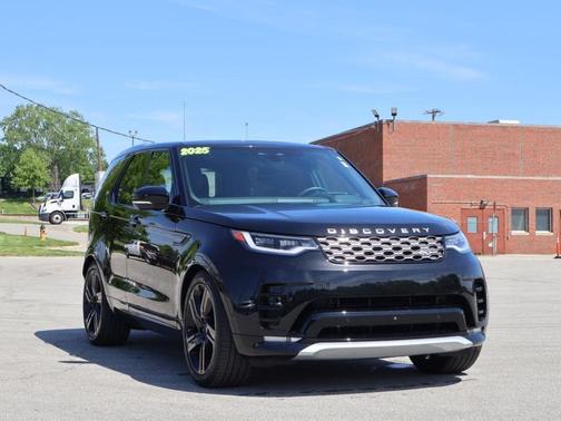 Santorini Black 2025 Land Rover Discovery P360 Metropolitan Edition