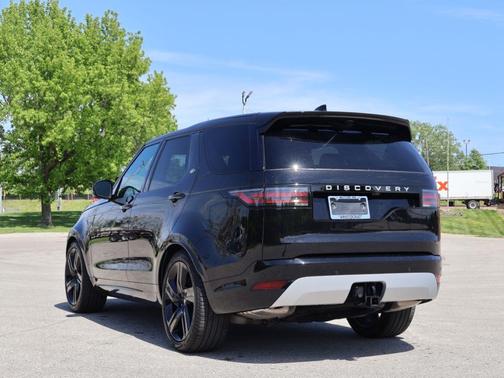 Santorini Black 2025 Land Rover Discovery P360 Metropolitan Edition