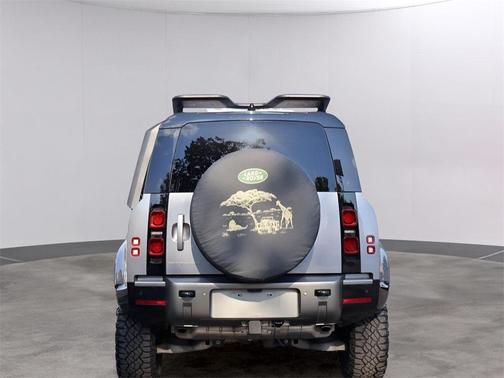 2024 Land Rover Defender P400 X-Dynamic SE